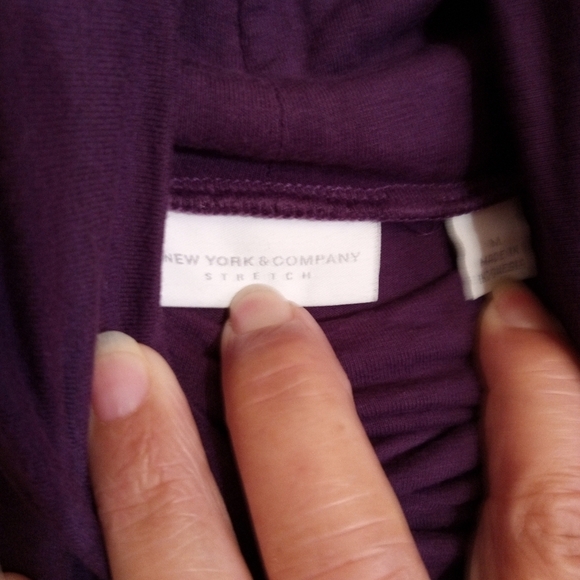 NY&CO eggplant cowl neck pleated stretch top with keyhole and ruched sides - Picture 5 of 7